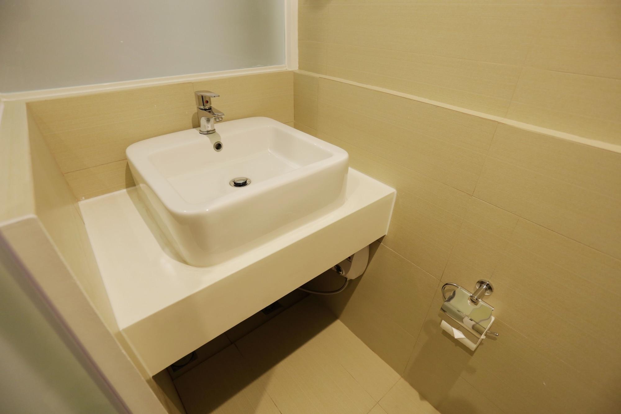 Go Hotels Timog Bandar Quezon Luaran gambar